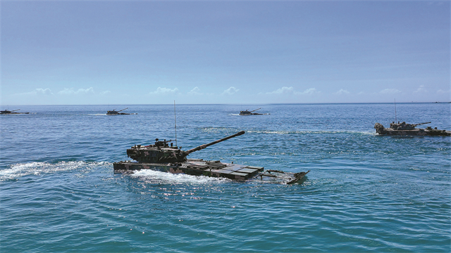 陸軍某旅組織泛水編波訓(xùn)練